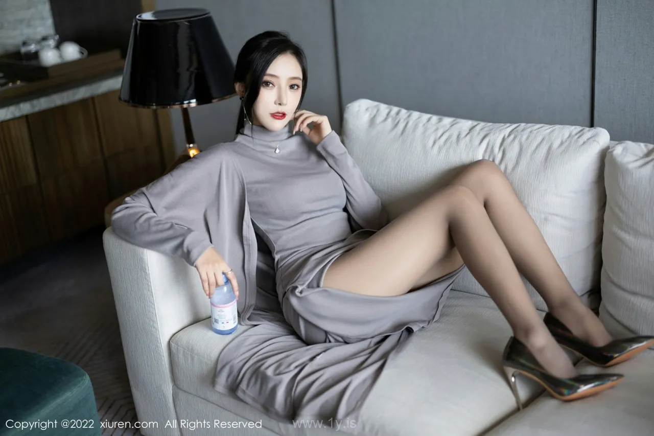 XIUREN(秀人网) No.5745 Exquisite & Quiet Asian Girl 王馨瑶yanni