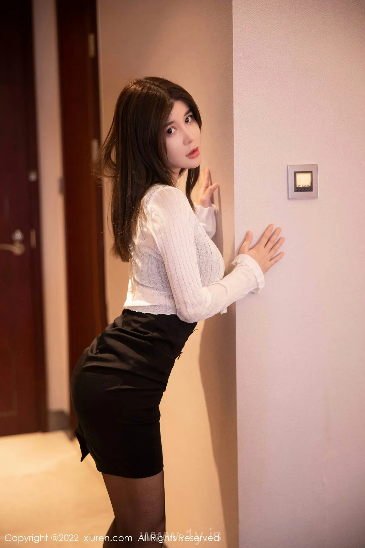 XIUREN(秀人网) No.5781 Fashionable Asian Girl 周jojobaby