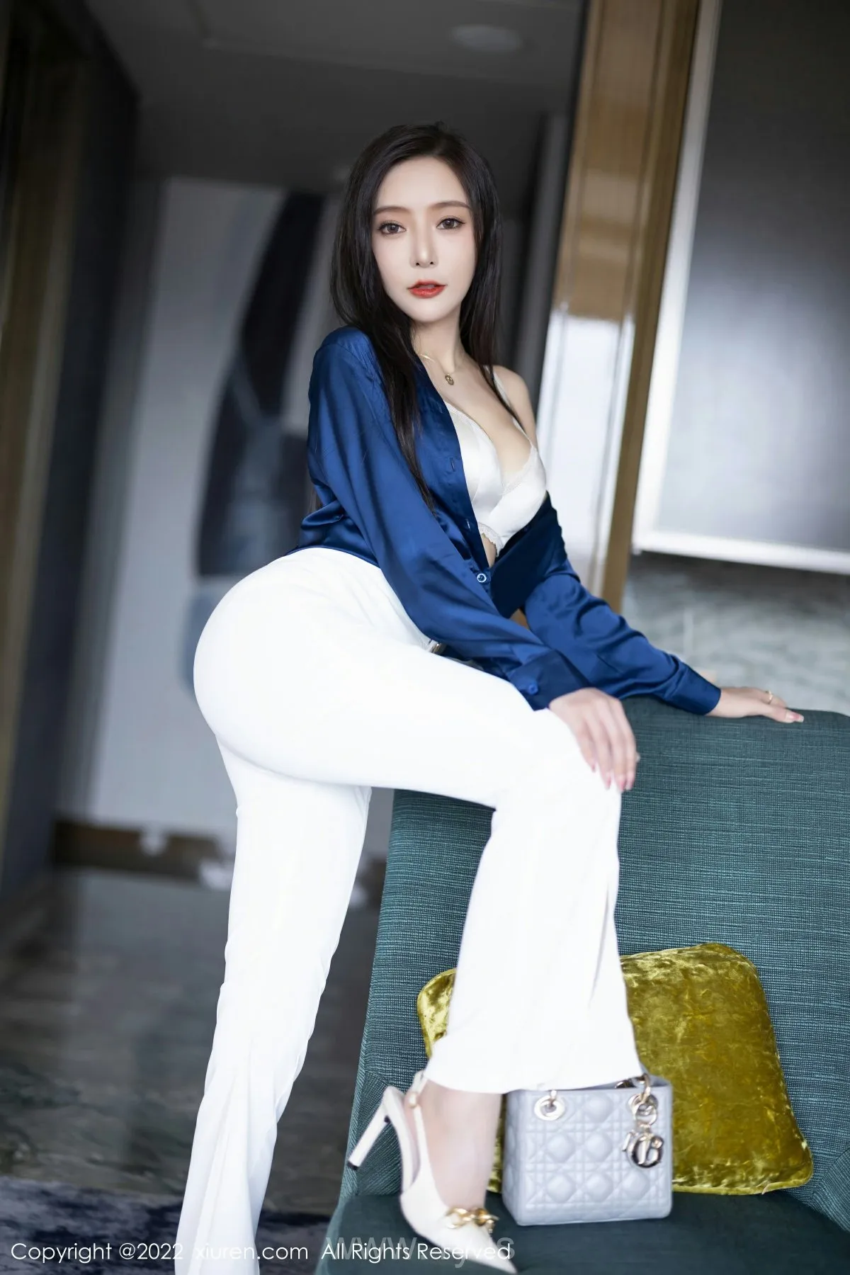XIUREN(秀人网) No.5790 Stylish Asian Women 王馨瑶yanni