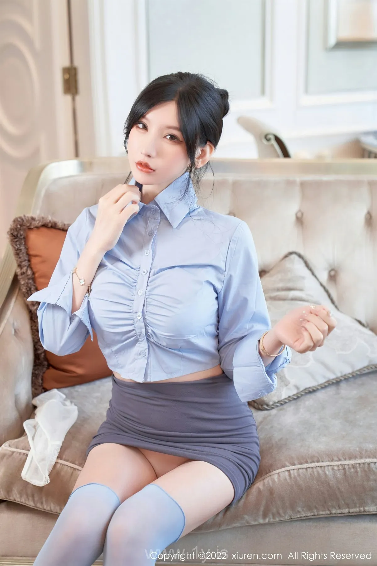 XIUREN(秀人网) No.5812 Charming Chinese Hottie 周于希Sally