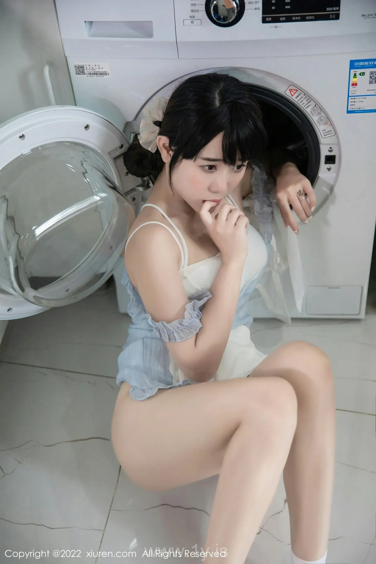 XIUREN(秀人网) No.5834 Classy Chinese Cutie 严利娅Yuliya