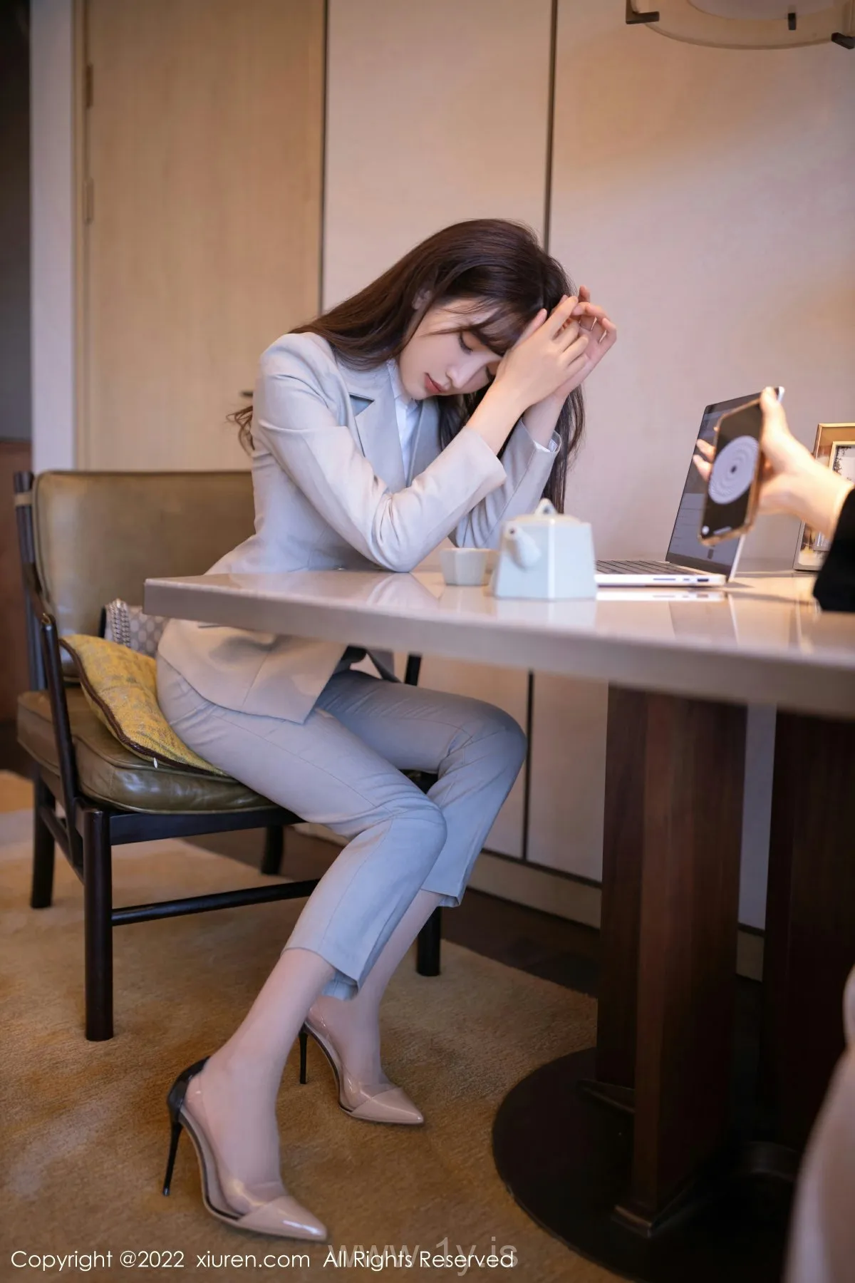 XIUREN(秀人网) No.5840 Irresistible Asian Goddess 陆萱萱