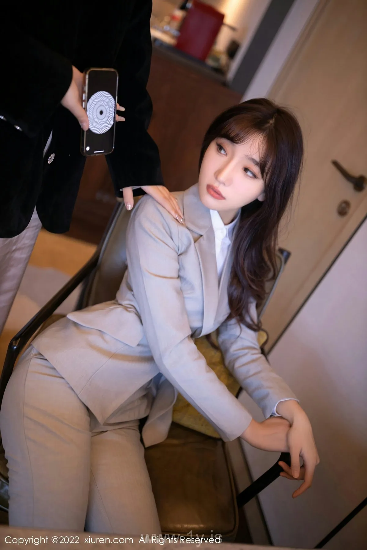 XIUREN(秀人网) No.5840 Irresistible Asian Goddess 陆萱萱