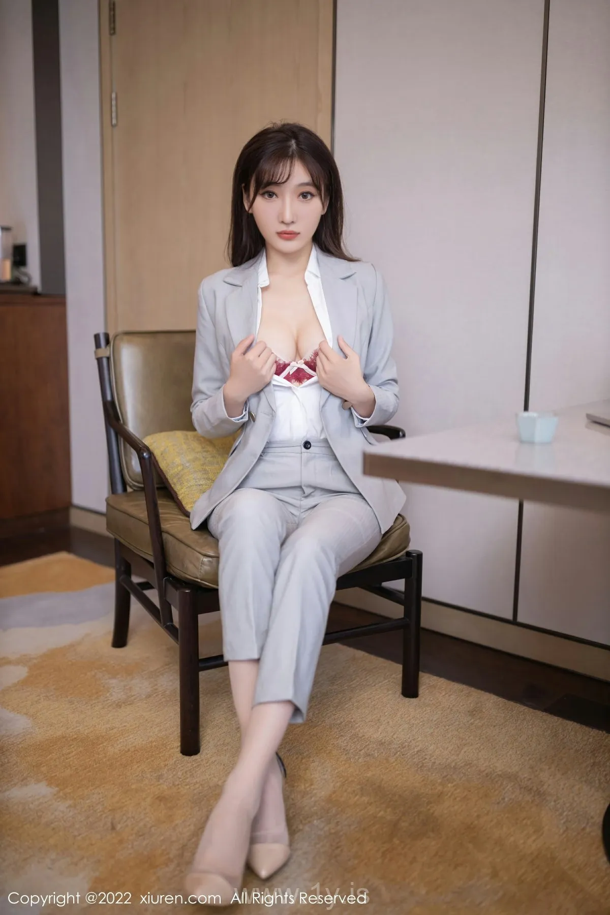 XIUREN(秀人网) No.5840 Irresistible Asian Goddess 陆萱萱