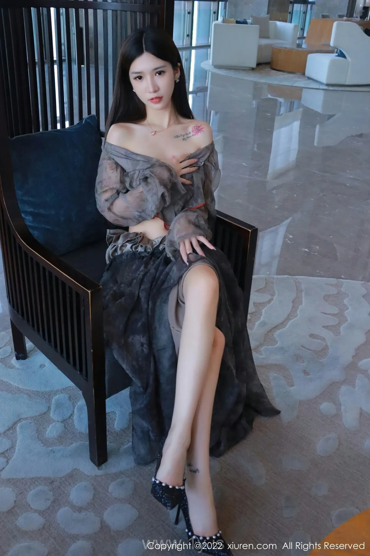 XIUREN(秀人网) No.5857 Appealing Chinese Mature Princess hebe韩心雨