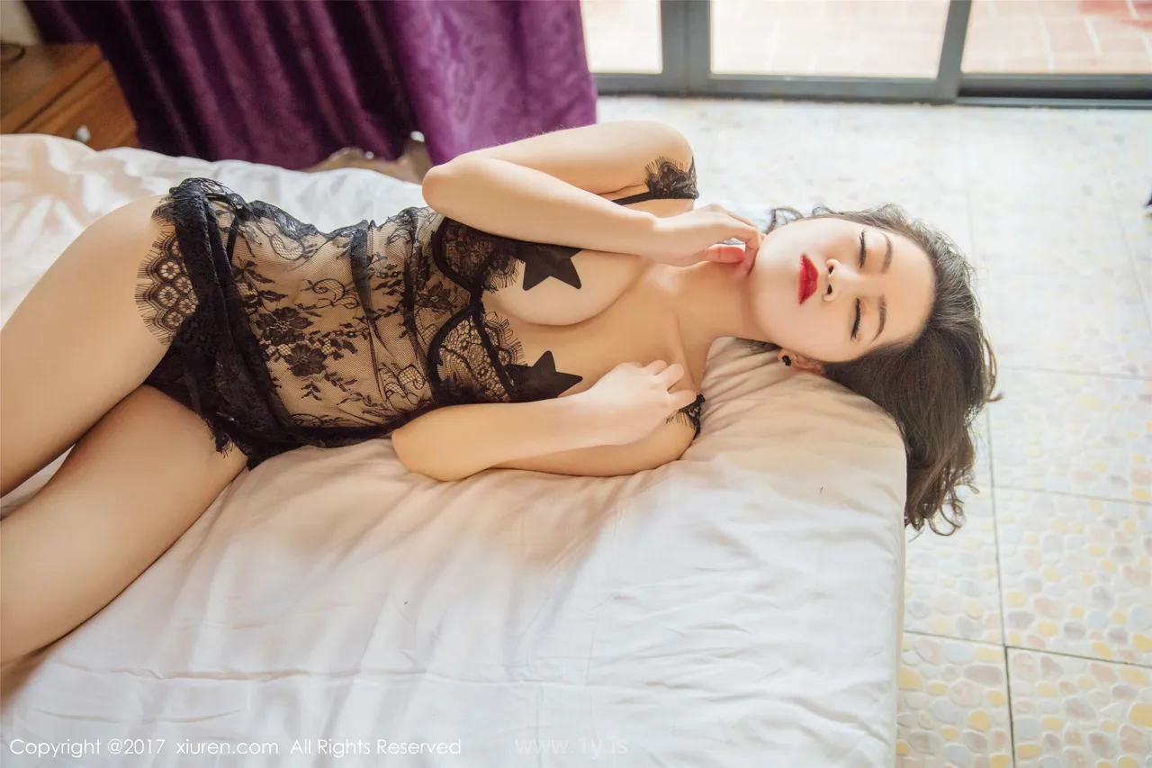 XIUREN(秀人网) NO.694 Breathtaking & Sexy Chinese Homebody Girl 荡漾Crystal