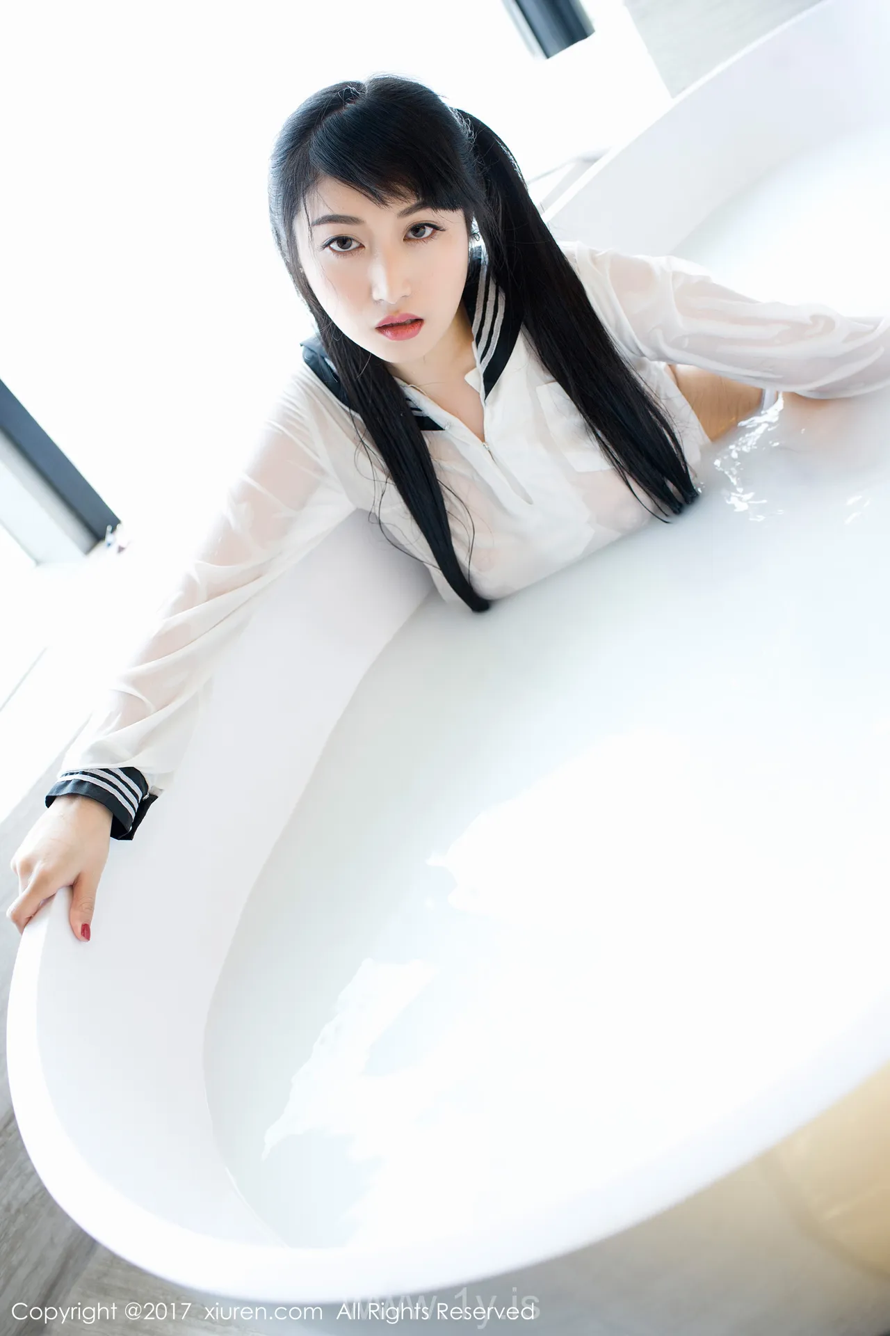 XIUREN(秀人网) NO.853 Well-developed & Slender Asian Homebody Girl 盼盼龙女sunny