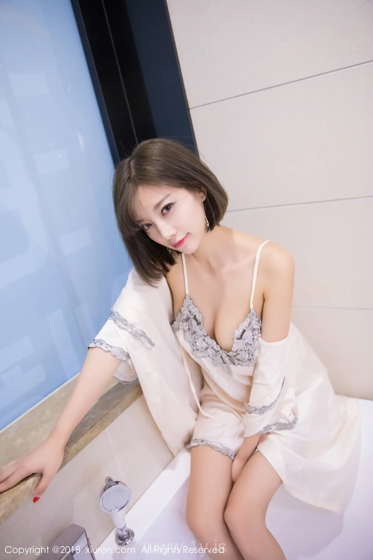 XIUREN(秀人网) NO.1045 Nice-looking Asian Hottie 杨晨晨sugar