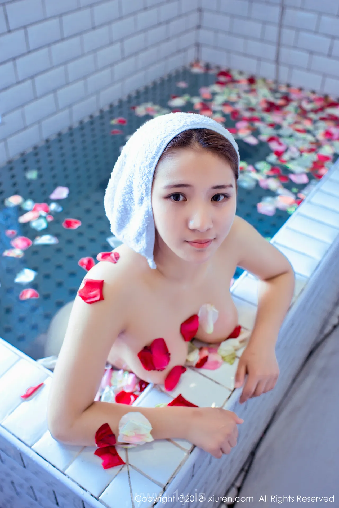 XIUREN(秀人网) NO.1050 Graceful & Trendy Chinese Homebody Girl 久久Aimee