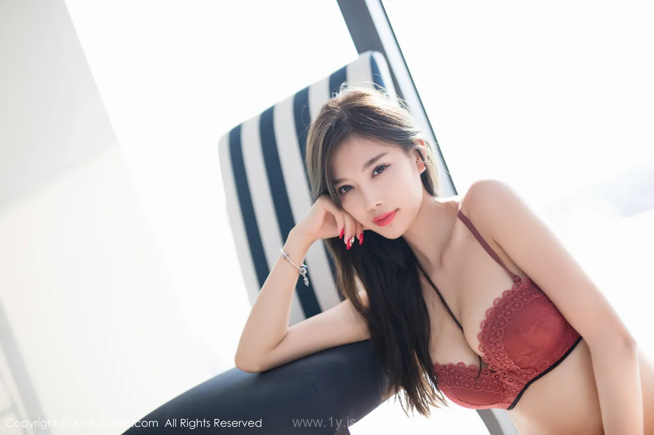 XIUREN(秀人网) NO.1196 Stunning Asian Homebody Girl 杨晨晨sugar
