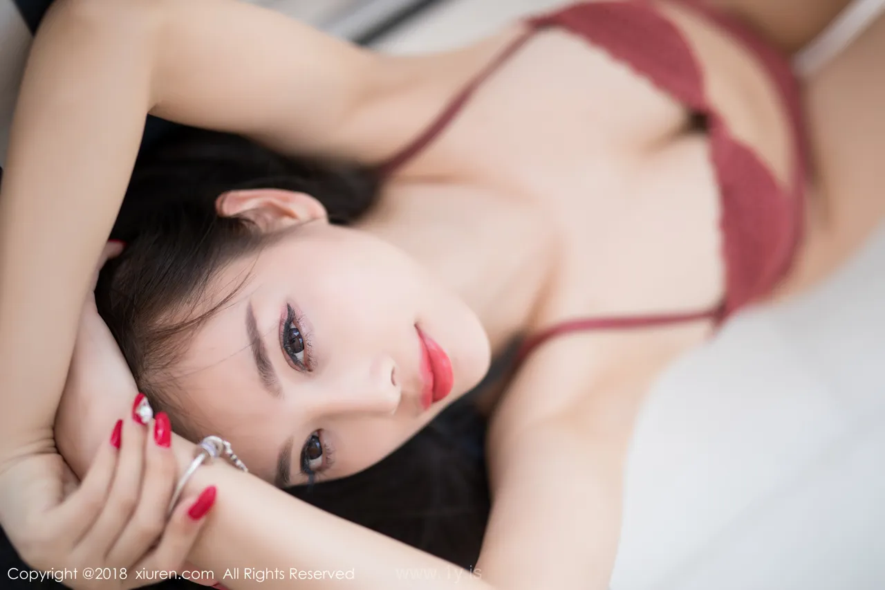 XIUREN(秀人网) NO.1196 Stunning Asian Homebody Girl 杨晨晨sugar