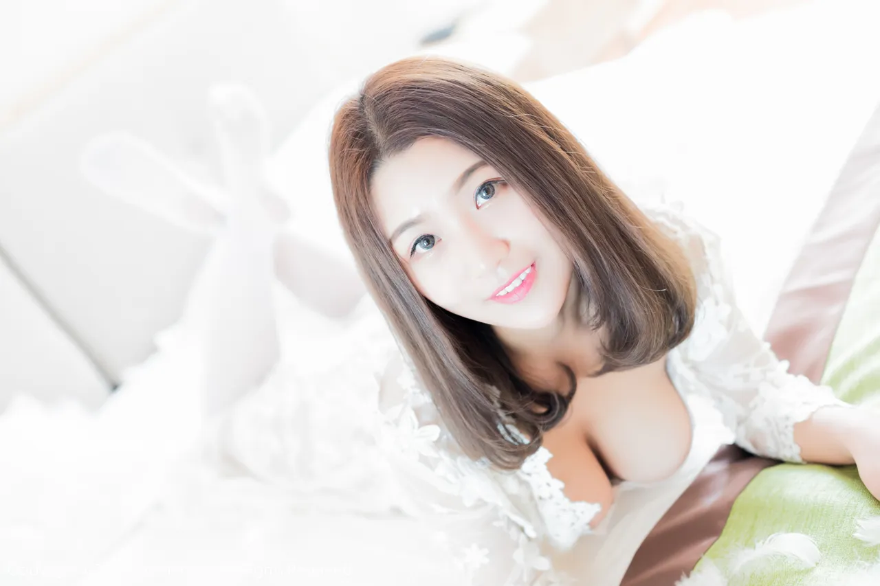 XIUREN(秀人网) NO.969 Stunning & Pretty Asian Homebody Girl 七月Julie