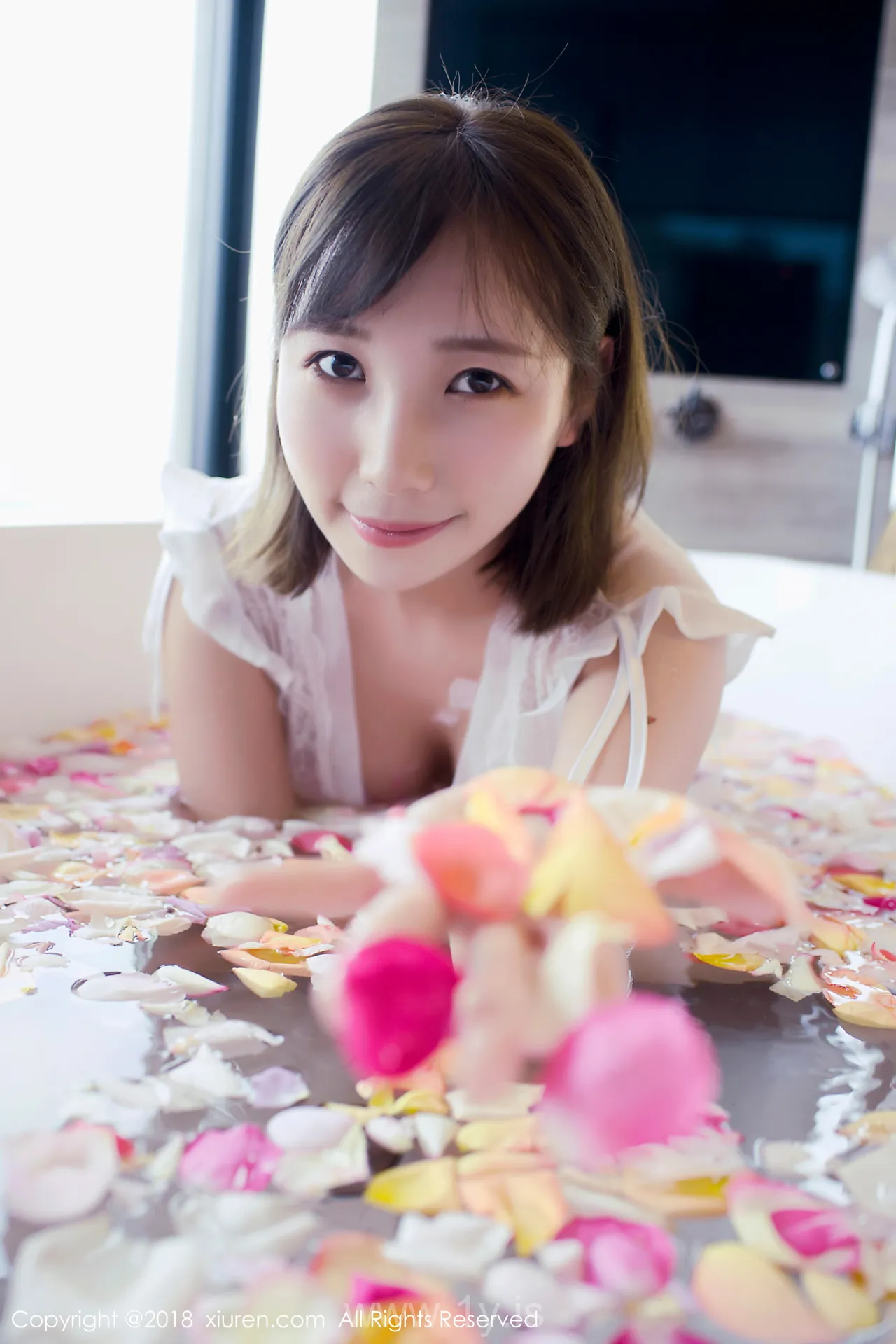 XIUREN(秀人网) NO.981 Graceful & Adorable Chinese Peri 枝恩